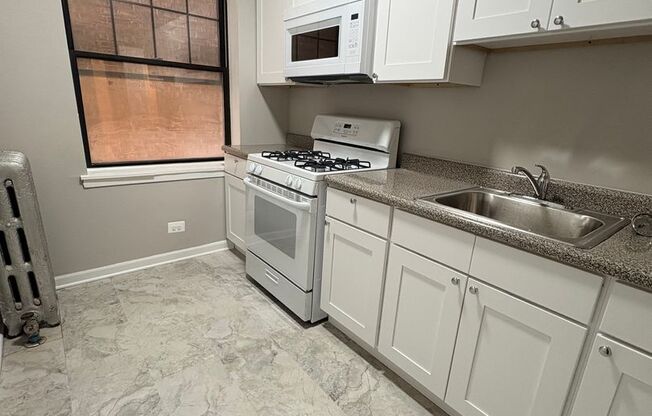 2 beds, 1 bath, 722 sqft, $1,175, Unit CA 127.5-2E
