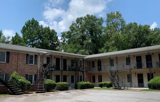2 bedroom, 1 bath apartment in small complex on Hill Street! Walking distance to Normal Town, Downtown & UGA! Available August 2026