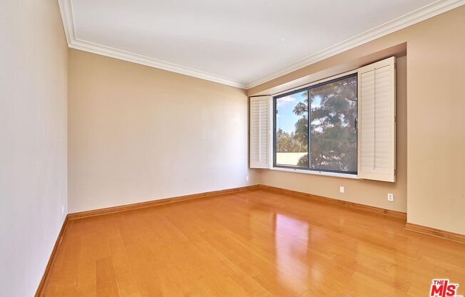 4460 Wilshire Blvd Apt 403