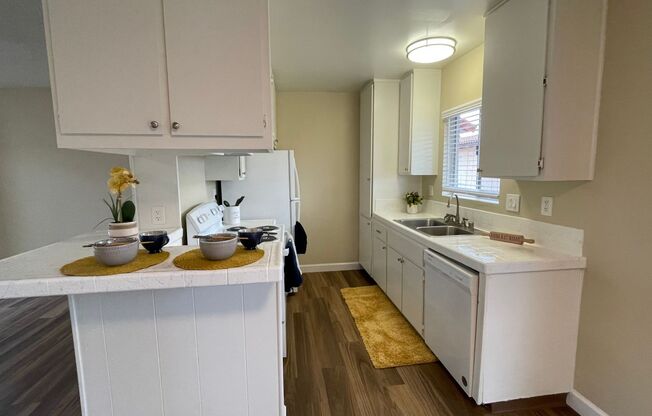 2 beds, 1 bath, $2,195, Unit 18