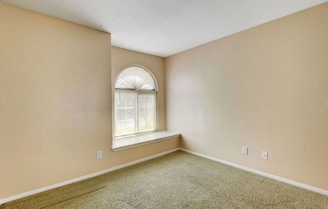 3 beds, 2 baths, $1,520, Unit # 1039