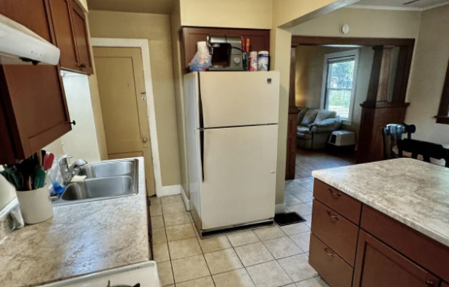 3 beds, 1 bath, $1,200