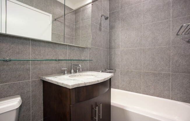 2 beds, 2 baths, 922 sqft, $6,195, Unit 17B
