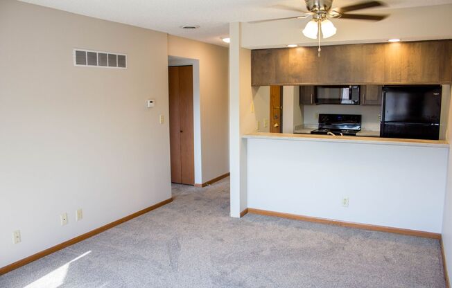 1 bed, 1 bath, 724 sqft, $830, Unit 007