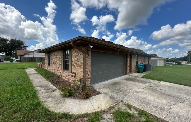 Incredible 3 Bedroom and 2 Bath Home in Deltona! Washer and Dryer INCLUDED!