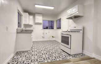 3 beds, 1 bath, $2,900, Unit 745 ½