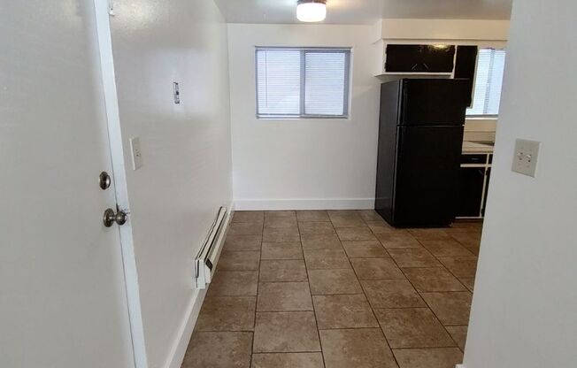 2 beds, 1 bath, 900 sqft, $825, Unit 3