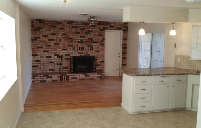 3 Bedroom Home for Rent in South Redding CA | Fenced Yard, Garage & Central HVAC