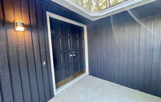 Beaverton 4 Bed + 2 Bath House - W/D, Walking Trails, EV Charging and MORE!!