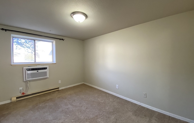 1 bed, 1 bath, 750 sqft, $1,400, Unit 1R