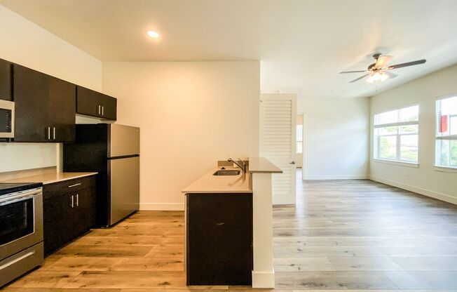 3 beds, 2 baths, 980 sqft, $2,375, Unit 220