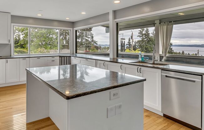Rare Find: Flexible Living and Stunning Views in Des Moines, WA