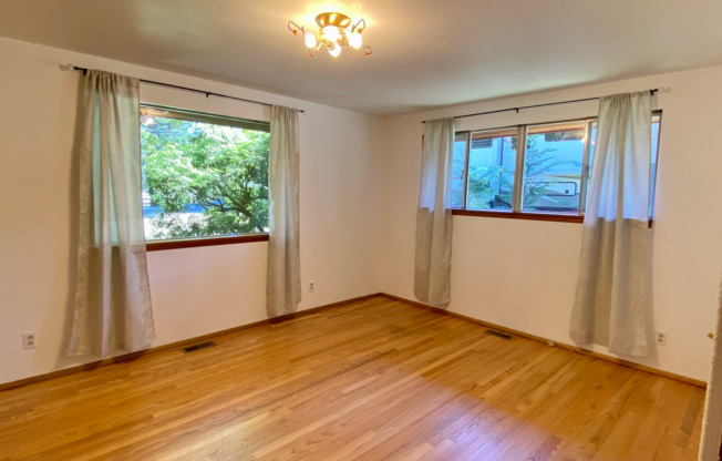 3 beds, 1 bath, $2,950