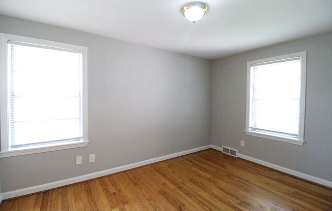 2 beds, 1 bath, $1,250, Unit 7552 WYOMING --