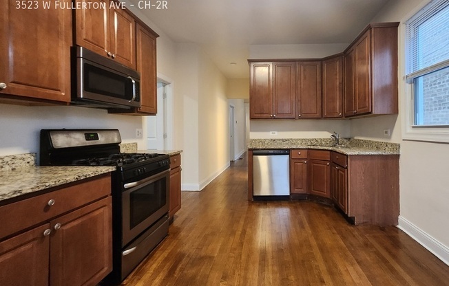 3523 W FULLERTON AVE