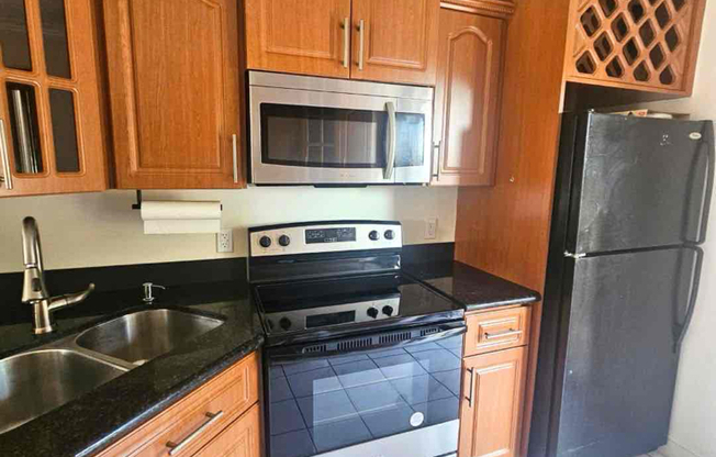 5460 N 21 CT