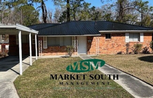 Single Family Home in East Savanah