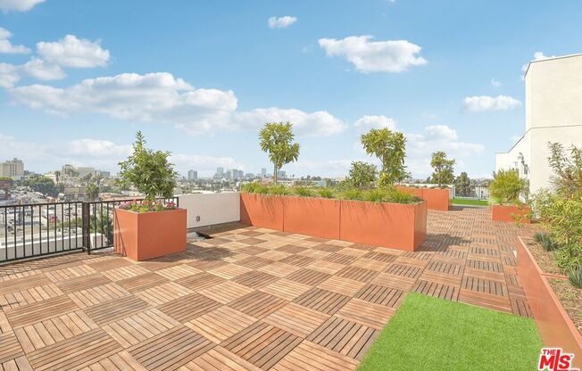 222 N ALVARADO ST