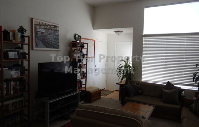****Beautiful 2 bed/2 bath Townhouse in Carlsbad - Great Location - Available 06/21****