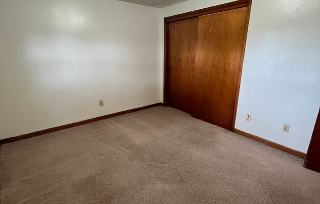 2 beds, 1 bath, 903 sqft, $1,140, Unit H-6