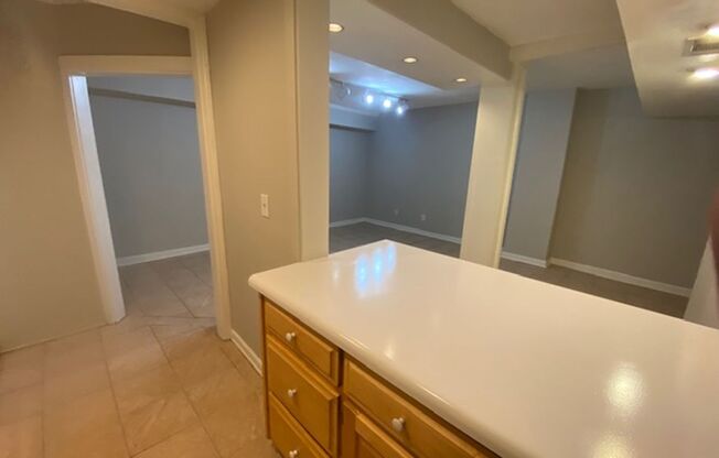 2 beds, 2 baths, 1,000 sqft, $1,650, Unit 29