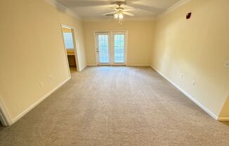 2 beds, 2 baths, $1,300, Unit 2104 Claridge Dr