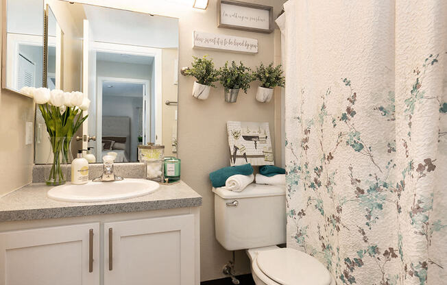 Bathroom with Beige Walls and White Vanity