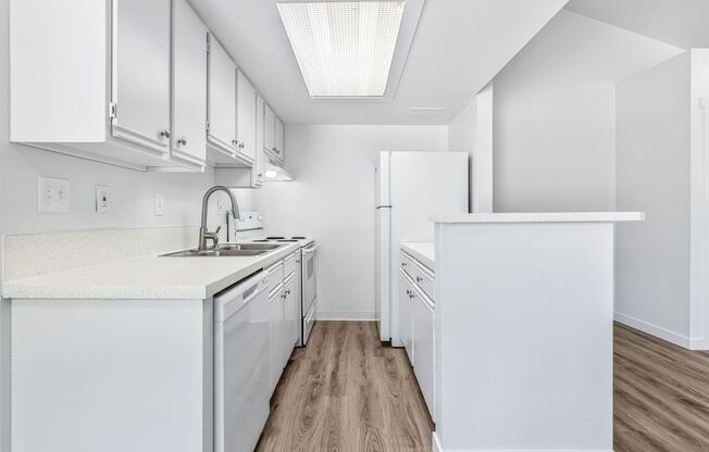 1 bed, 1 bath, 570 sqft, $1,425, Unit 1006-203