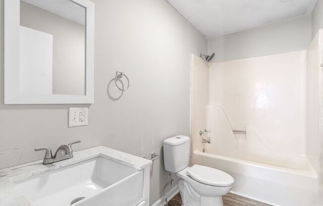 2 beds, 1 bath, $1,295