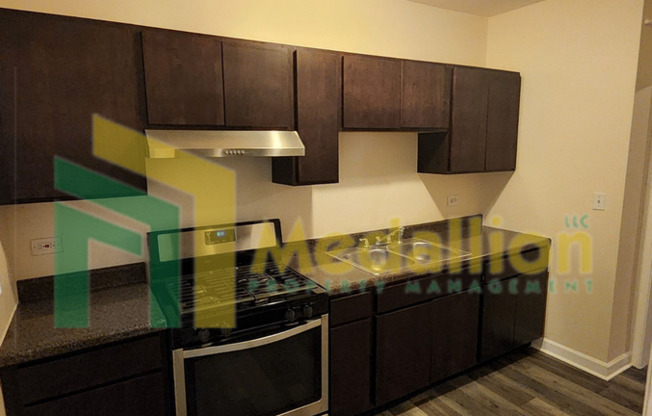 3 beds, 1 bath, $1,500, Unit 8347 South Rhodes Avenue - 2N