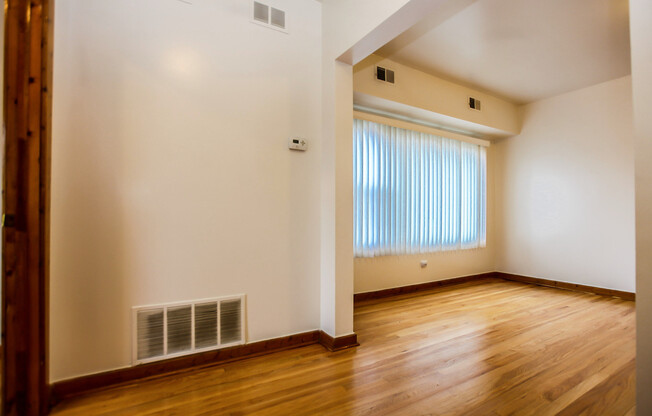 60th/Whipple (6001-05)