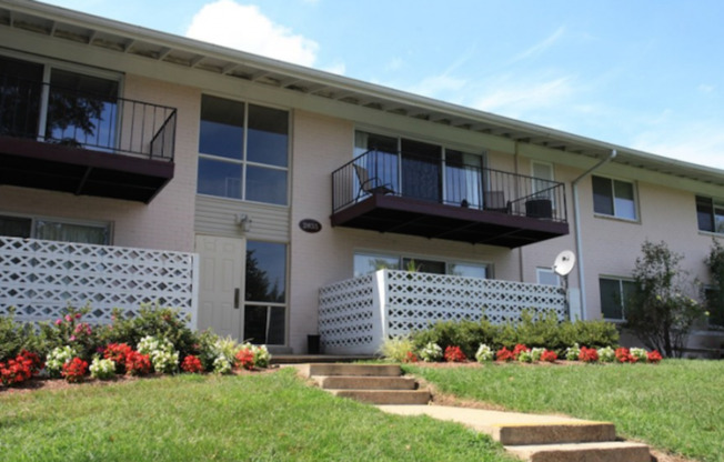 Round Hill Apartments