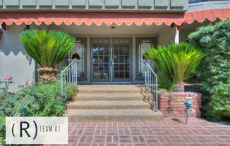 Gated Community: Modern 1 Bed 1 Bath Condo with Street Access Tesla Charging in Pasadena