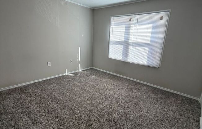 2 beds, 1 bath, 725 sqft, $949, Unit 807-32TH R