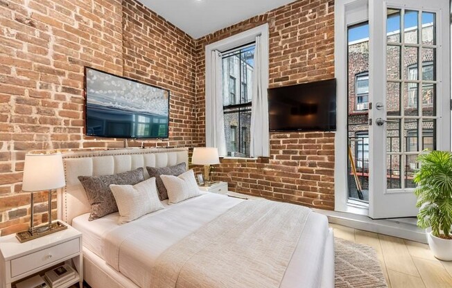 2 beds, 1 bath, $4,700, Unit 1C