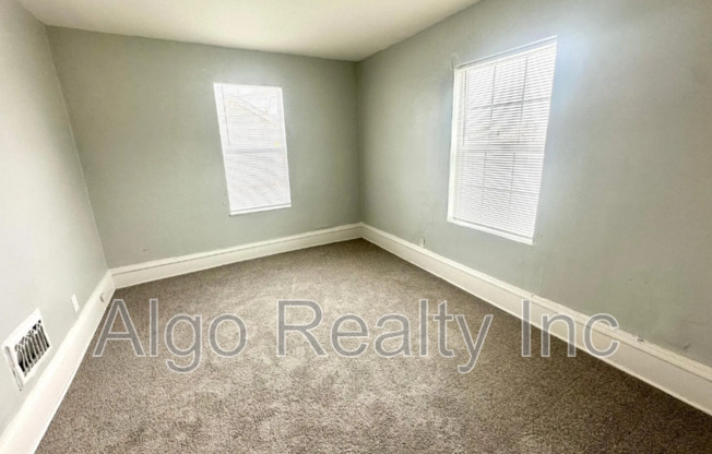 1402 N 21 AVE