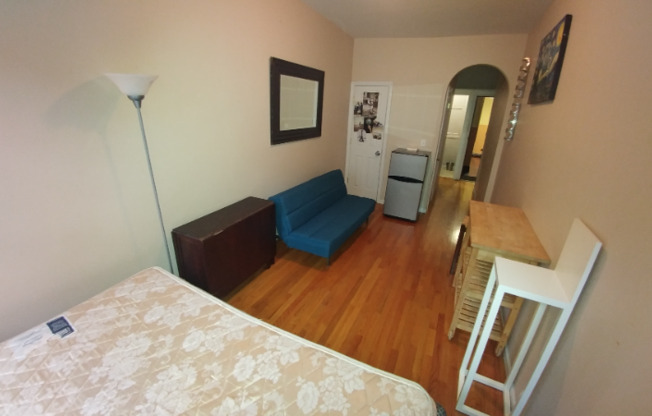 240 W 16 ST