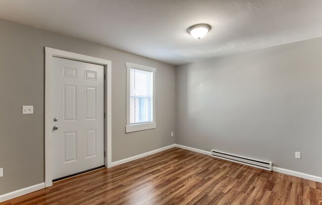 2 beds, 1 bath, $1,300, Unit 1778