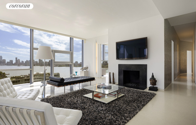 100 11 AVE