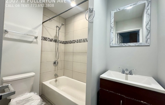 2507 W Fullerton Ave