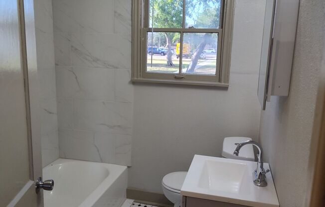 1 bed, 1 bath, 653 sqft, $850