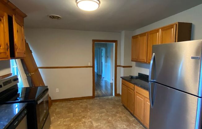 3 beds, 2 baths, $1,595