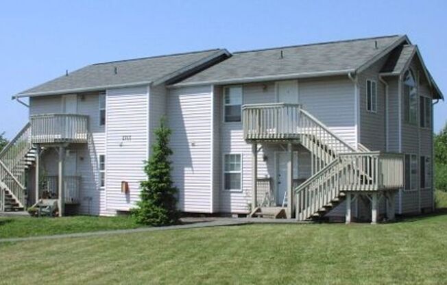 Great 2 Bed, 1 Bath Apartment with Parking Space and Storage