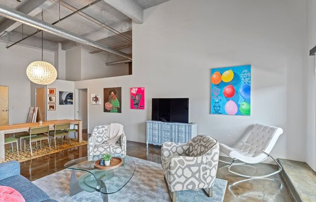 Fully Furnished 2 Bed / 2 Bath Modern Apartment Near Union Station! $2695.00!