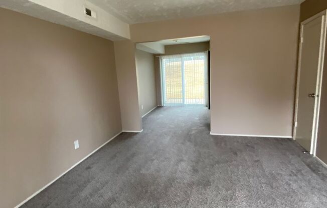 2 beds, 1 bath, 869 sqft, $1,139, Unit 2944B