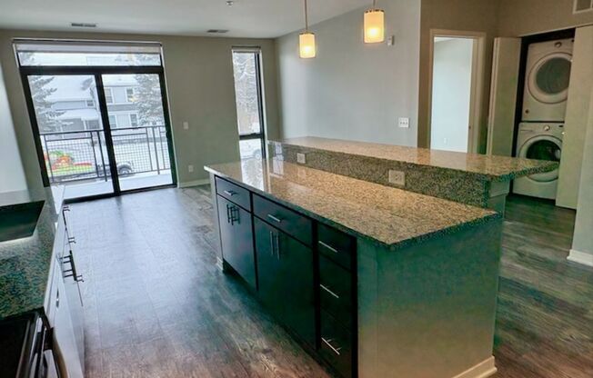 1 bed, 1 bath, 676 sqft, $1,425, Unit 323