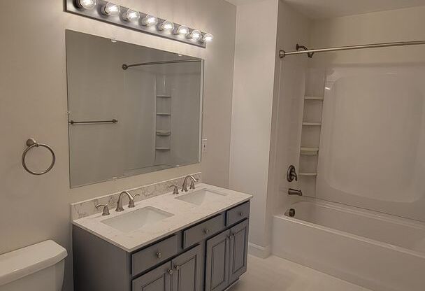 2 beds, 1 bath, 1,016 sqft, $2,650, Unit Suite 202