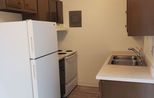 2 beds, 1 bath, 642 sqft, $900, Unit 9