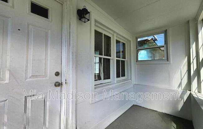 1206 MURPHY AVE