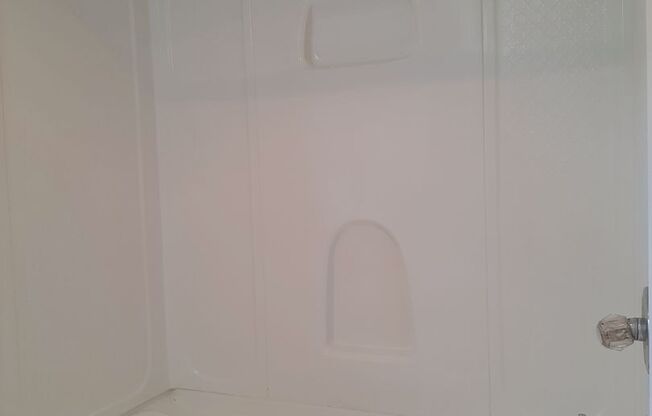 1 bed, 1 bath, 810 sqft, $1,300, Unit 103